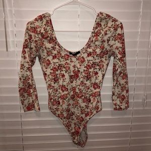 Women’s Floral Bodysuit! Super cute!